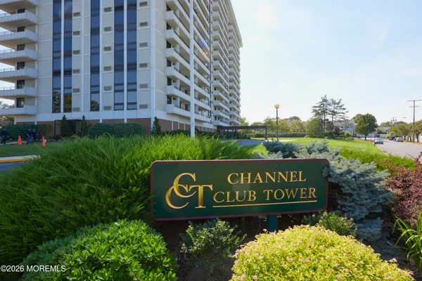 1 CHANNEL DR 702