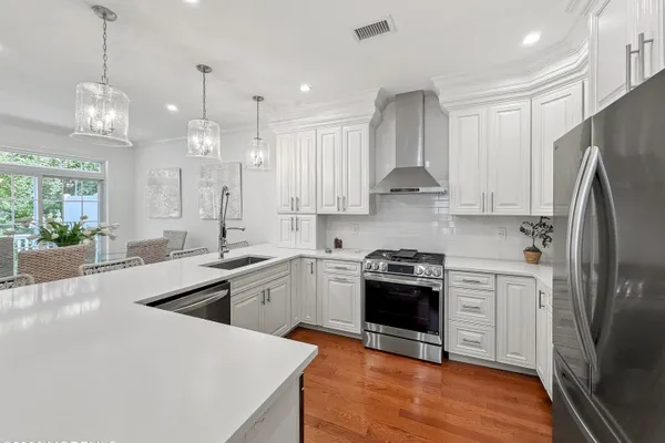 6 COTTRELL CT