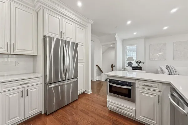 6 COTTRELL CT
