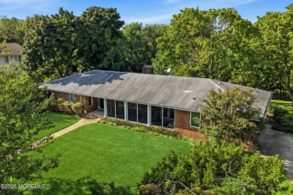 223 HOWARD AVE