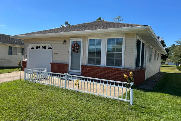 5 LEEWARD ST
