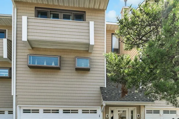 1266 OCEAN AVE 19