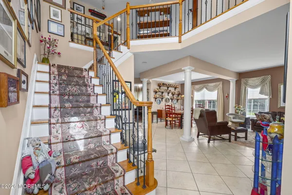 23 W PARSONAGE WAY