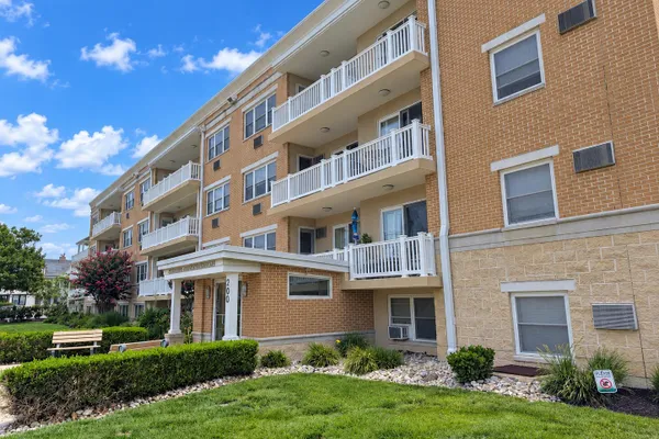 200 OCEAN PARK AVE 2K