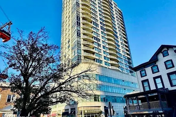 1 SPRING ST 2204