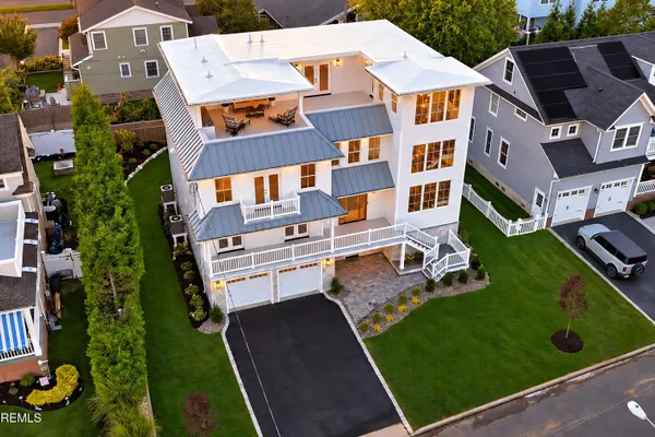 32 SHREWSBURY DR