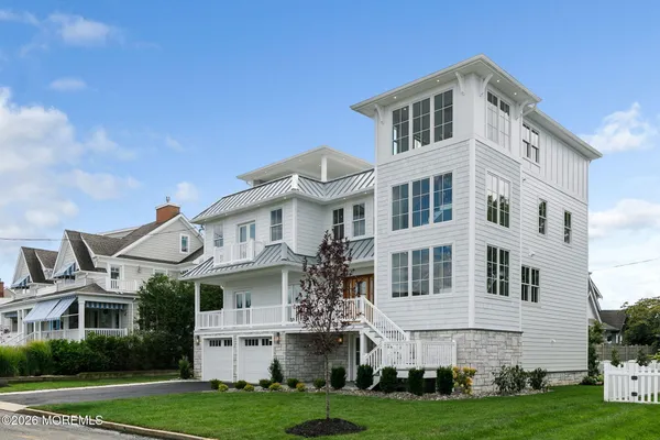 32 SHREWSBURY DR