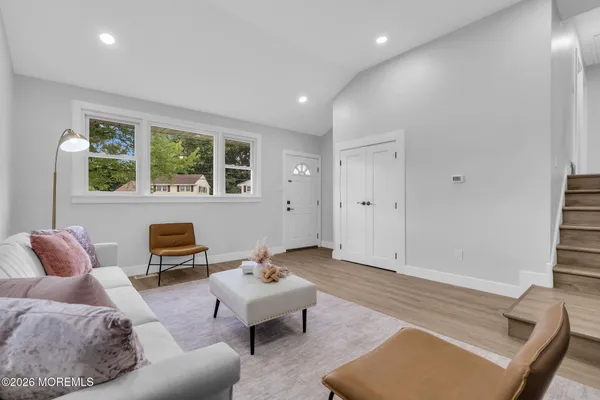 11 PLEASANT VALLEY DR