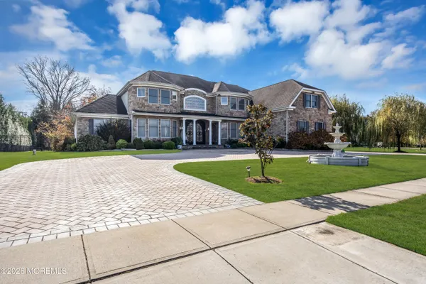 185 DAYNA CT