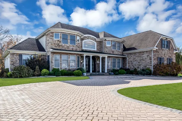 185 DAYNA CT