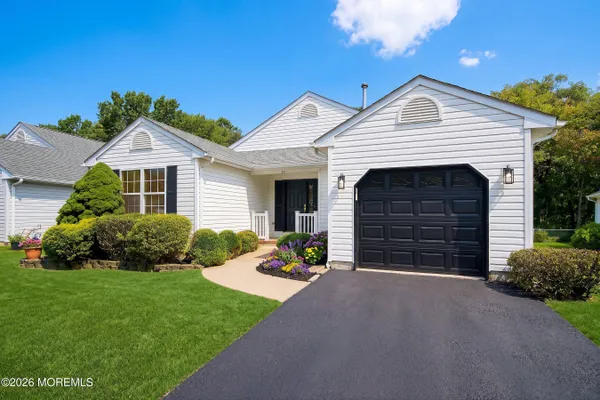 36 SLEEPY HOLLOW DR
