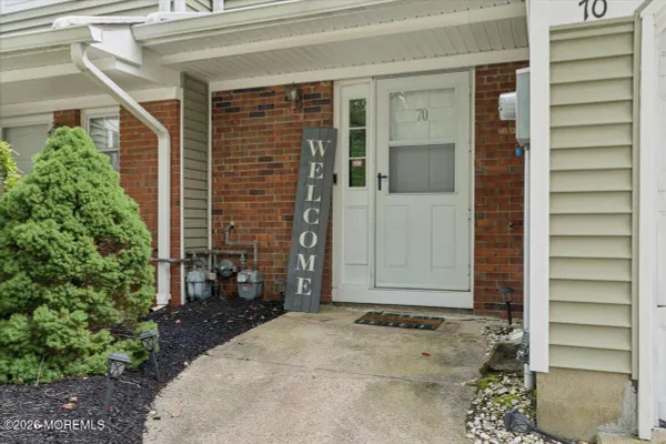 70 OAK LN