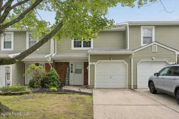 70 OAK LN