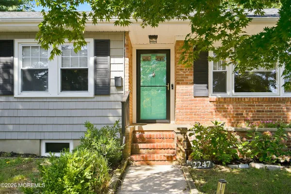 2247 NEWARK AVE