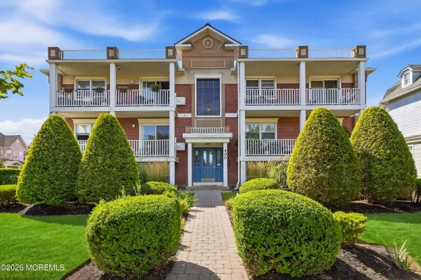 400 4TH AVE 306