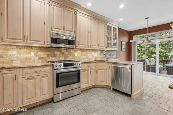 20 KENSINGTON DR