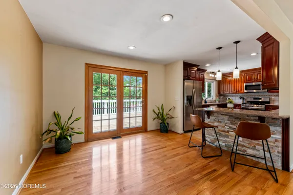5 YALE CT