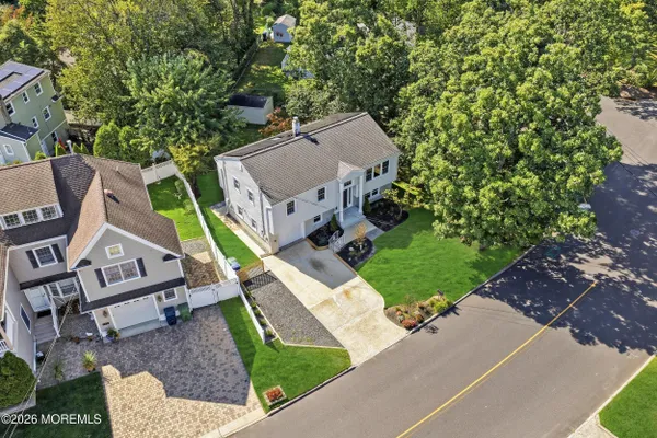 208 N RIVERSIDE DR