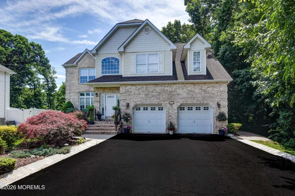 220 LLOYD RD