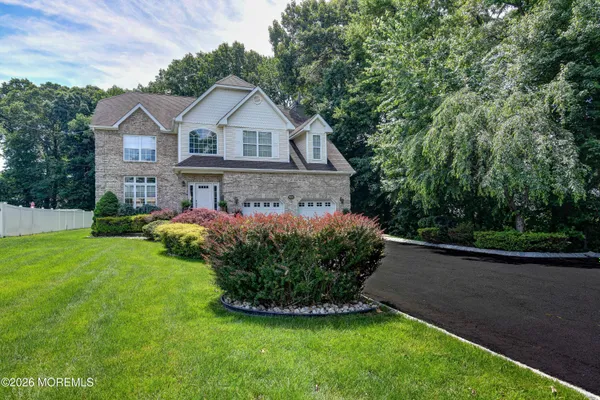 220 LLOYD RD