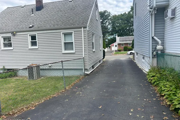 109 HIGHFIELD RD