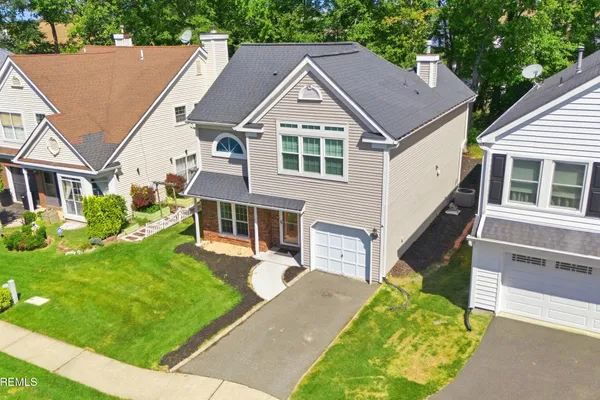 11 CARLISLE CT