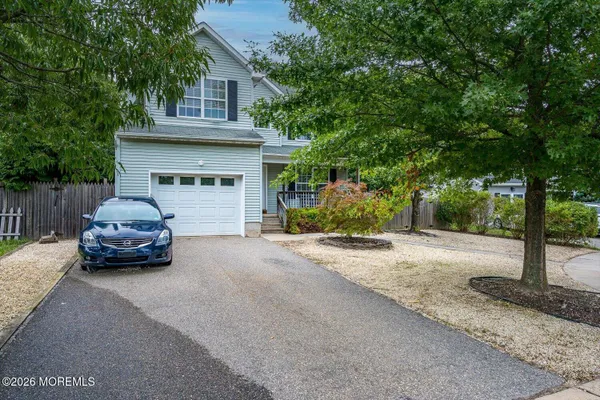 27 LENA CT