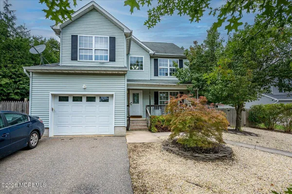 27 LENA CT