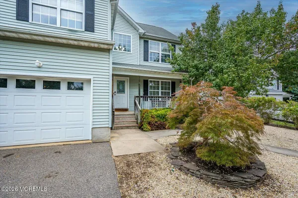 27 LENA CT