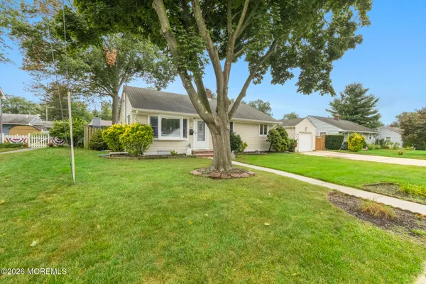 8 MEADOWBROOK AVE