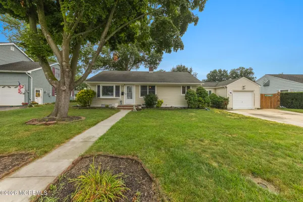 8 MEADOWBROOK AVE