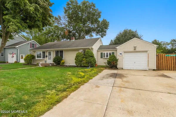 8 MEADOWBROOK AVE