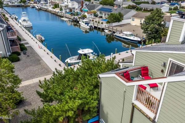 8 HIDDEN HARBOR DR 8