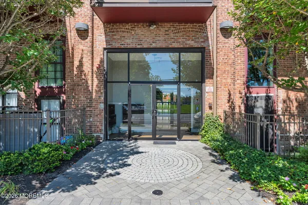 1001 2ND AVE 304