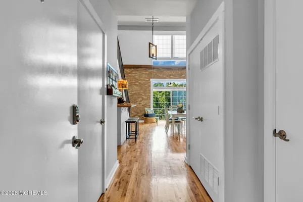 1001 2ND AVE 304