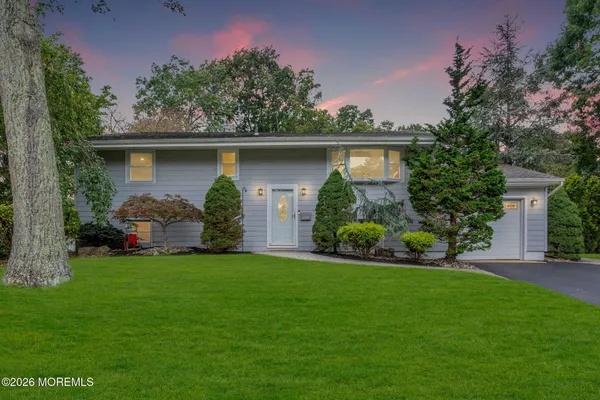9 KENSINGTON DR