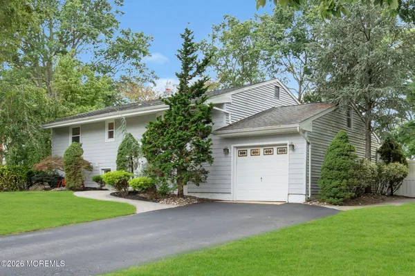 9 KENSINGTON DR