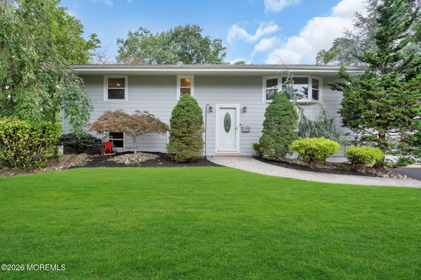 9 KENSINGTON DR