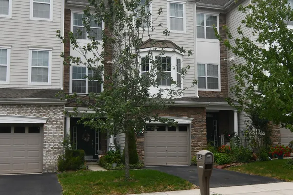 346 HAWTHORNE LN