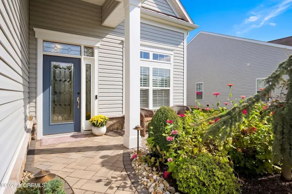21 W CAMPANIA LN
