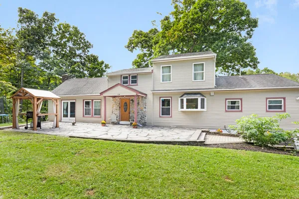 24 SHORE RD
