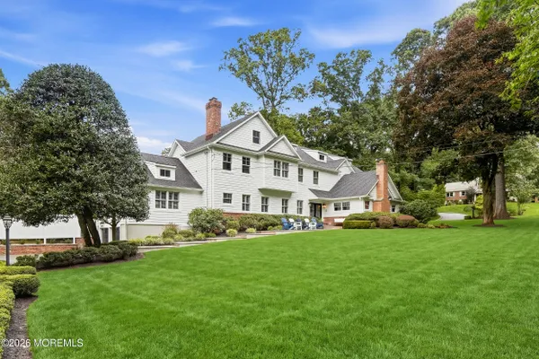 24 CIRCLE DR