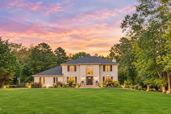 6 QUAKER HILL RD