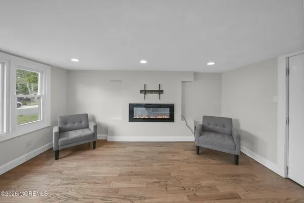 105 ROOSEVELT DR