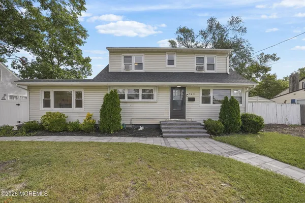 105 ROOSEVELT DR