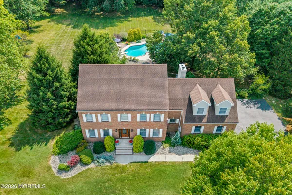 17 CLAYTON DR