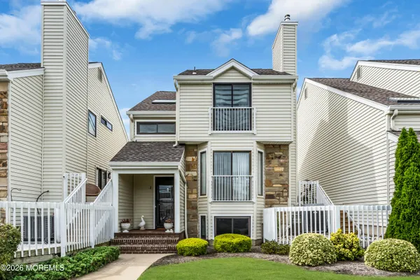 580 PATTEN AVE 2