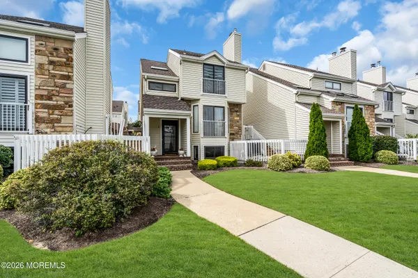 580 PATTEN AVE 2