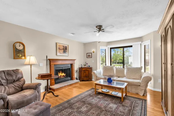 580 PATTEN AVE 2
