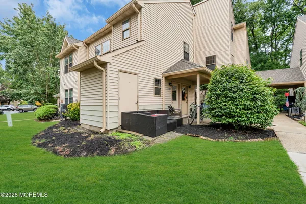 1203 BLUEBELL DR
